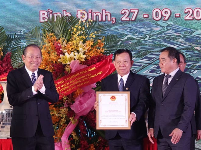 phothutuongtruonghoabinh1 ysjs - Phó thủ tướng Trương Hòa Bình dự lễ khởi công khu công nghiệp Becamex Bình Định