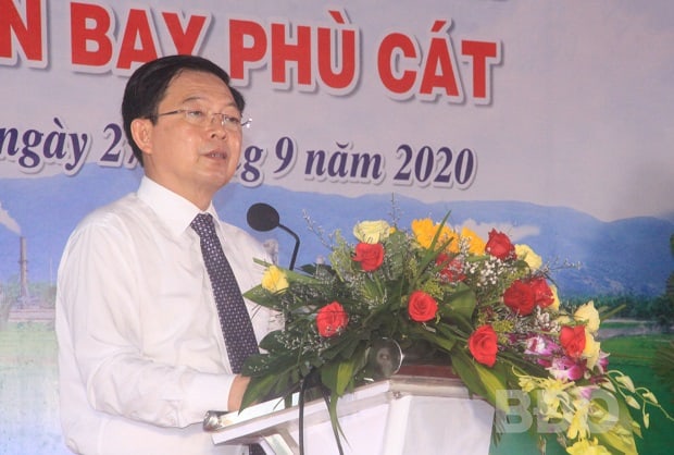 Chủ tịch UBND tỉnh Hồ Quốc Dũng phát biểu tại buổi lễ.