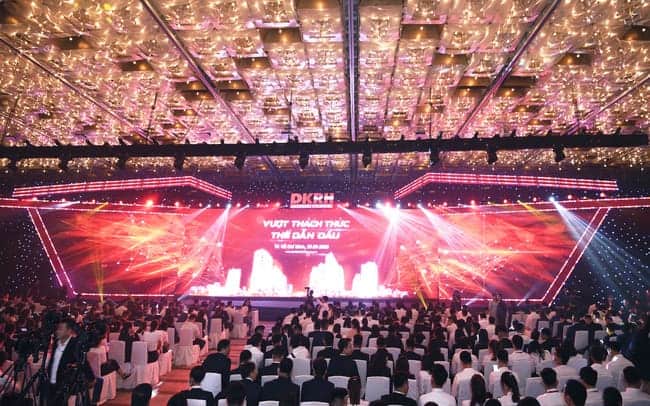 Toàn cảnh lễ kick off dự án Astral City thu hút hơn 3.500 chuyên gia bán hàng Toàn cảnh lễ kick off dự án Astral City thu hút hơn 3.500 chuyên gia bán hàng