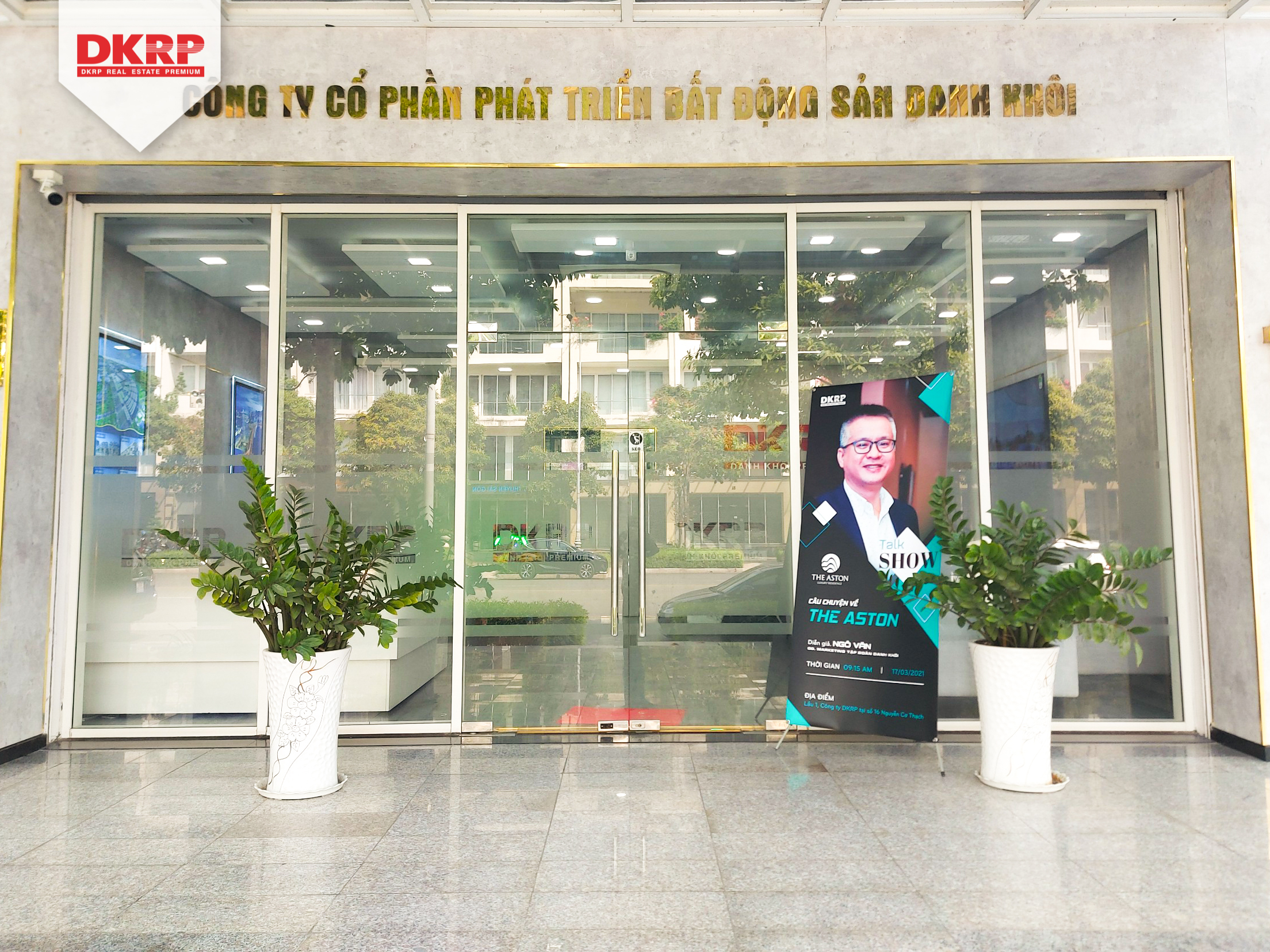 TALK SHOW: "CÂU CHUYỆN VỀ THE ASTON" z2383545890631 f7831333f490a50464a7df809b108d3d - TALK SHOW: "CÂU CHUYỆN VỀ THE ASTON"